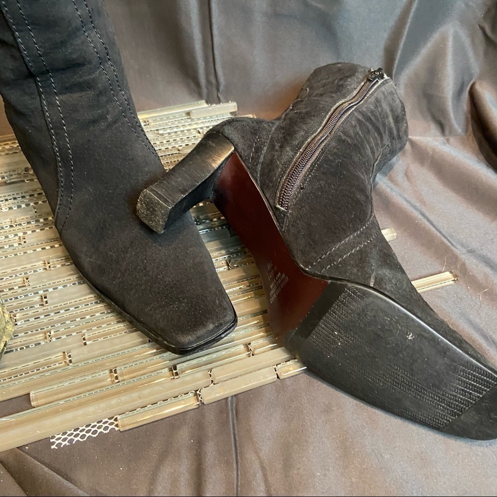 ❄️Cute  Black Suede Boots 💕 - Picture 8 of 15